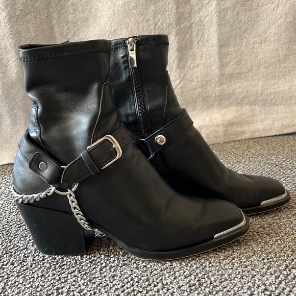 Dolce Vita Sabi Western Ankle Boot - Picture 6 of 11